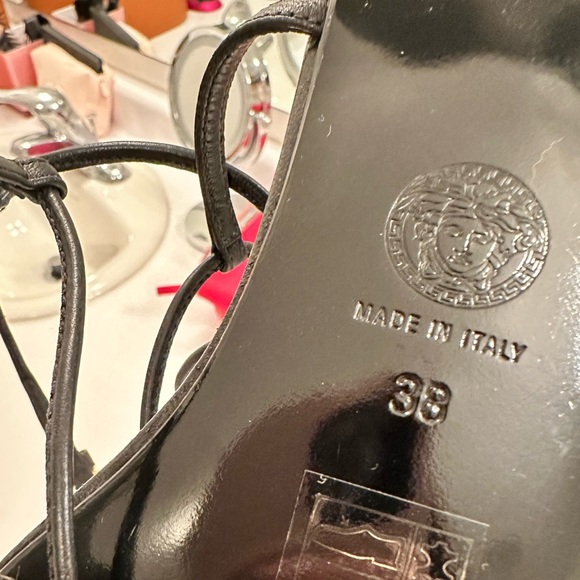 Brand new Versace black leather shoes 38 size - Picture 4 of 7